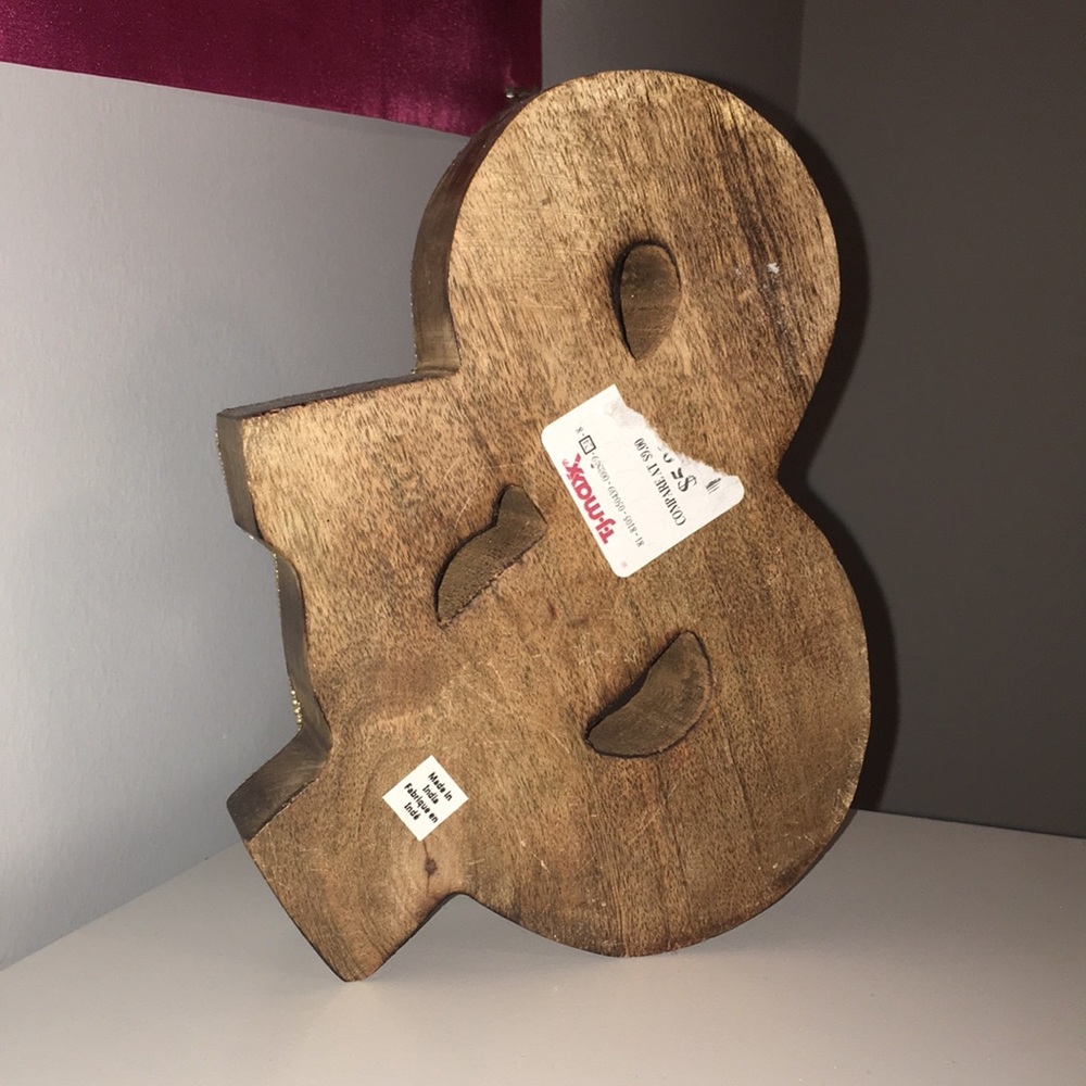 “&” decor - Picture 3 of 3
